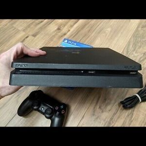Play station 4 slim(500GB)